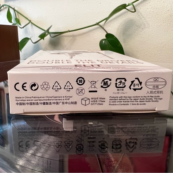 🎧 TCL ELIT 300 Wired In-Ear Headphones with Mic, Noise Isolating, Silver, NWT - Picture 7 of 9